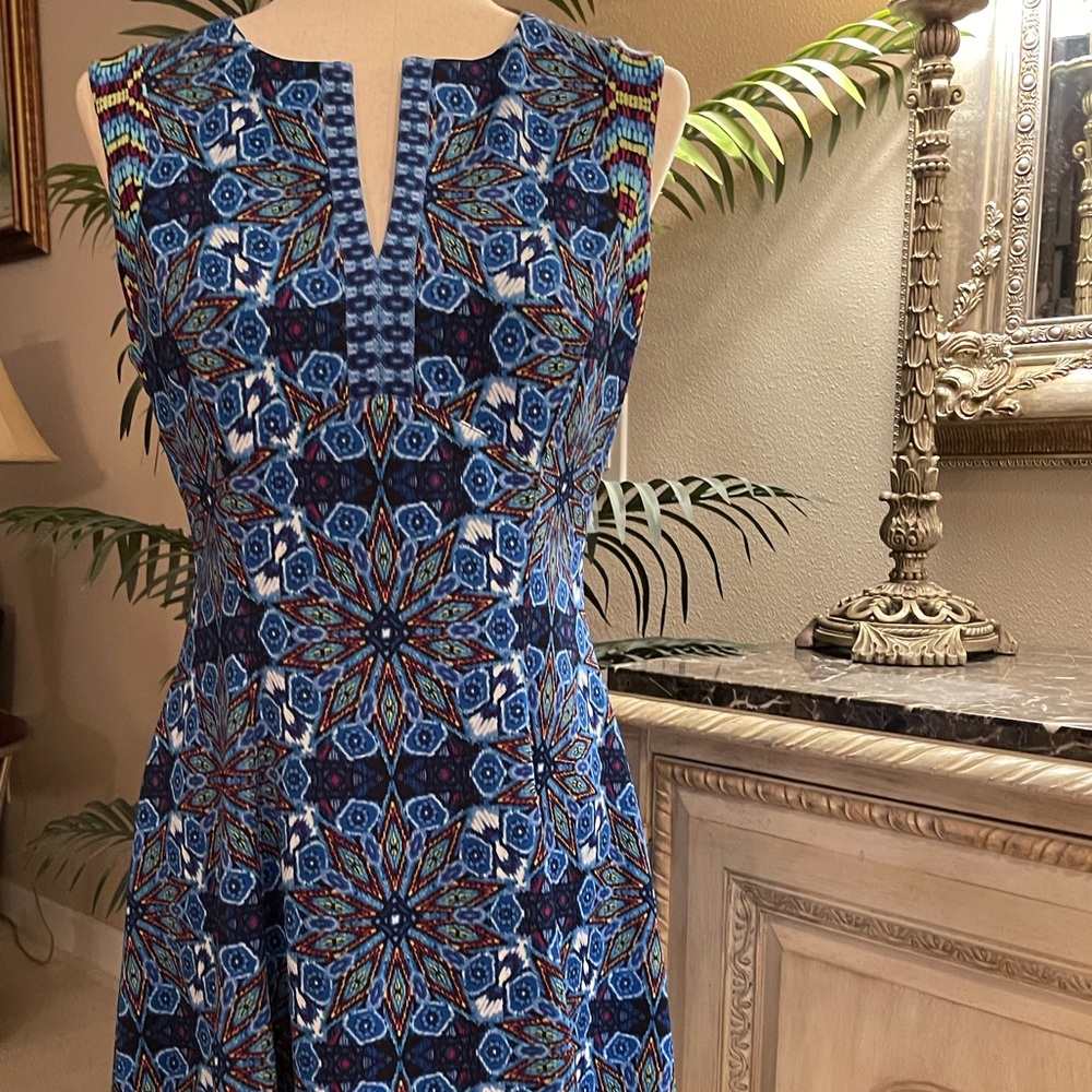 Maggy London - Beautiful Geometric Patterned Dress